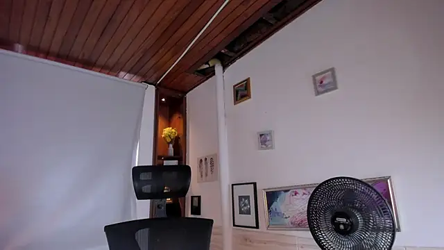 Snapshot of victoria_mooree chatting on 02-13-25, 01:26 victoria mooree online show from 02-13-25, 01:26