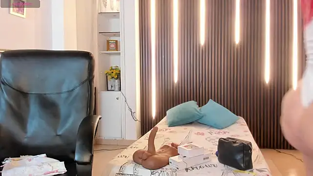 Snapshot of victoria_mooree chatting on 10-18-25, 04:41 victoria mooree online show from 10-18-25, 04:41