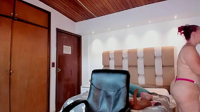 victoria mooree online show from 01-09-26, 06:53