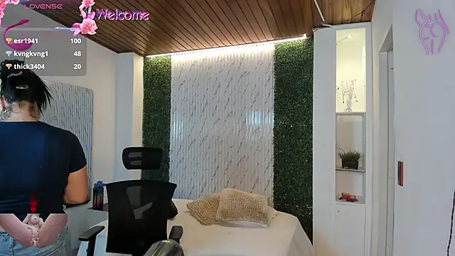 victoria mooree online show from 06-11-26, 12:32