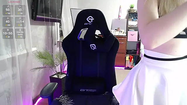 Little Soph online show from 02-21-25, 12:05