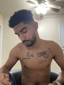 Snapshot of London2Toxic chatting on 12-21-24, 09:25 London2Toxic online show from 12-21-24, 09:25