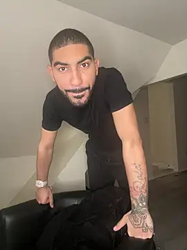 Snapshot of London2Toxic chatting on 03-14-25, 11:32 London2Toxic online show from 03-14-25, 11:32