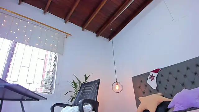 Snapshot of _aline_hall chatting on 12-19-24, 02:02 aline hall online show from 12-19-24, 02:02