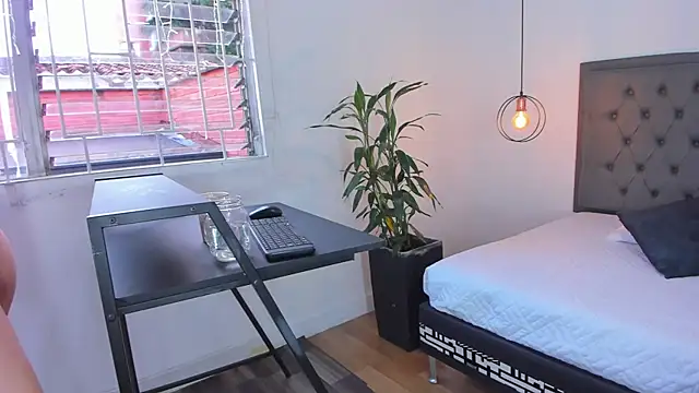 Snapshot of _aline_hall chatting on 01-14-25, 12:14 aline hall online show from 01-14-25, 12:14