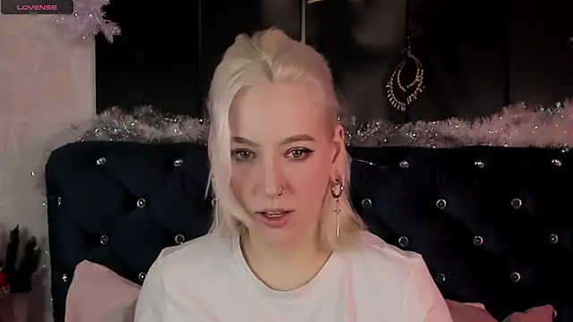 Snapshot of RachelCart chatting on 01-03-25, 03:49 RachelCart online show from 01-03-25, 03:49