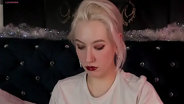 Snapshot of RachelCart chatting on 01-03-25, 10:41 RachelCart online show from 01-03-25, 10:41