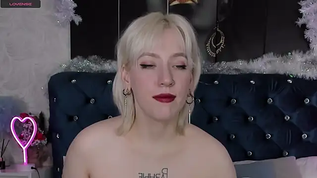 Snapshot of RachelCart chatting on 01-14-25, 06:45 RachelCart online show from 01-14-25, 06:45