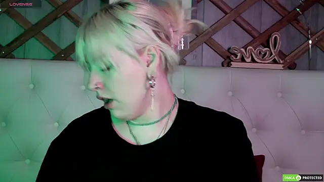Snapshot of RachelCart chatting on 02-19-25, 03:39 RachelCart online show from 02-19-25, 03:39