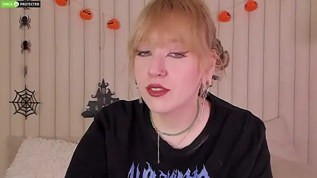 Snapshot of RachelCart chatting on 10-14-25, 03:07 RachelCart online show from 10-14-25, 03:07