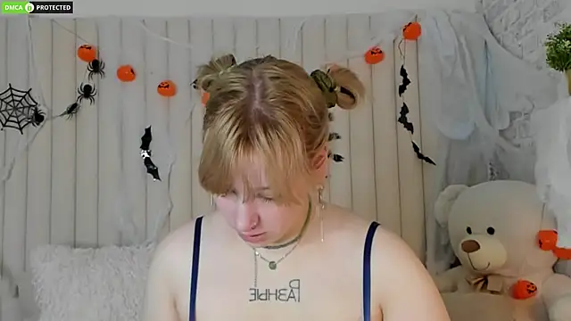 Snapshot of RachelCart chatting on 10-20-25, 03:07 RachelCart online show from 10-20-25, 03:07