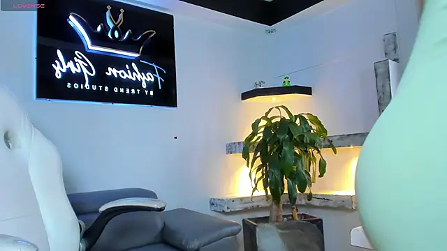 AnaRuiz online show from 02-23-25, 09:37