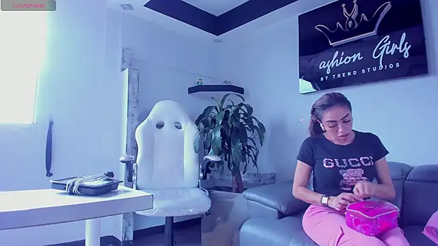 AnaRuiz online show from 03-15-25, 09:27