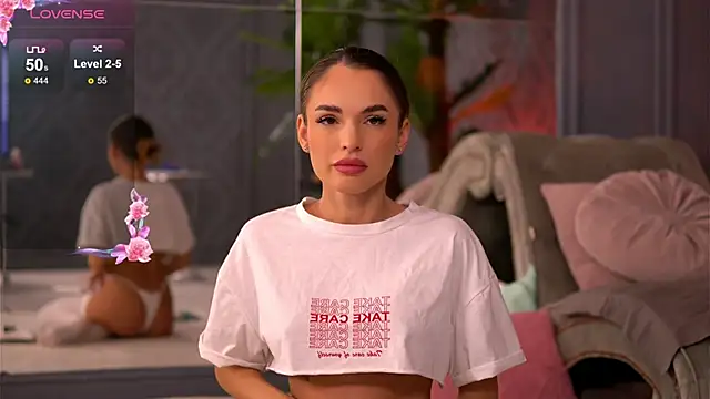 Snapshot of EsmeAinsley chatting on 12-21-24, 11:24 EsmeAinsley online show from 12-21-24, 11:24