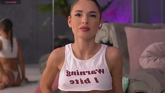 Snapshot of EsmeAinsley chatting on 12-27-24, 11:42 EsmeAinsley online show from 12-27-24, 11:42