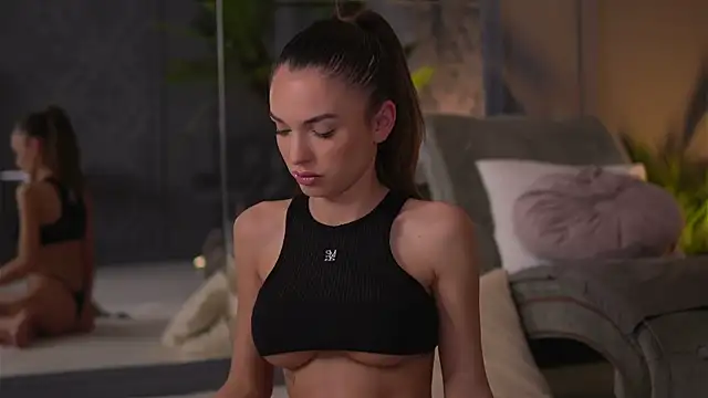 Snapshot of EsmeAinsley chatting on 01-25-25, 03:19 EsmeAinsley online show from 01-25-25, 03:19