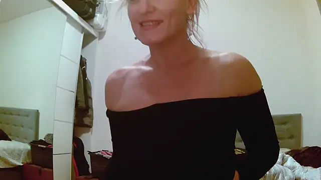 Snapshot of Sexyycattt chatting on 01-17-25, 01:04 Sexyycattt online show from 01-17-25, 01:04