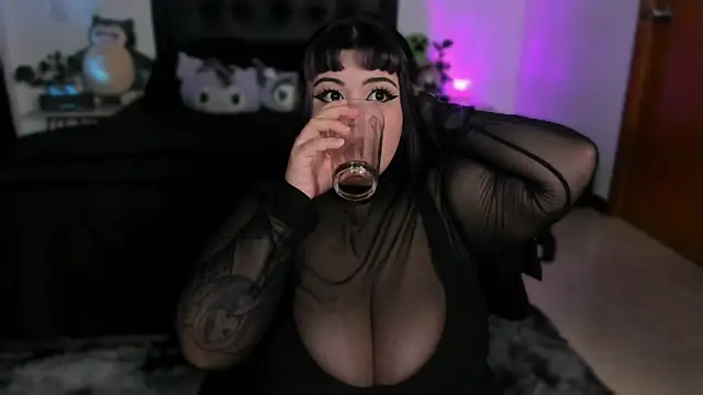 Snapshot of Effyss_ chatting on 09-13-25, 05:07 Effyss online show from 09-13-25, 05:07