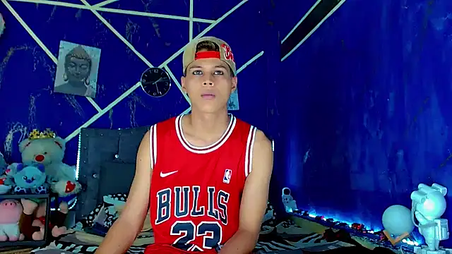 Liamscott  online show from 06-11-26, 06:28