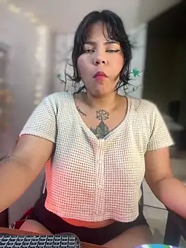 JulianaCastillo online show from 01-12-25, 04:21