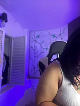 JulianaCastillo online show from 01-19-25, 07:57