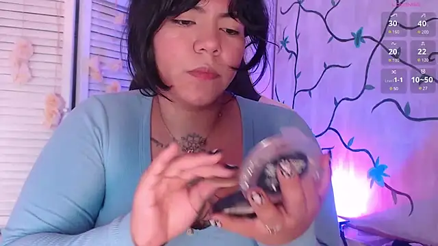 JulianaCastillo online show from 01-28-25, 05:11