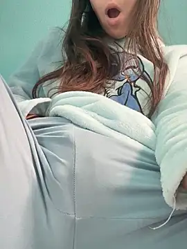 Snapshot of rossana99_ chatting on 10-19-25, 01:56 rossana99 online show from 10-19-25, 01:56