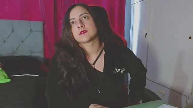 Snapshot of Noamartin_ chatting on 10-14-25, 10:21 Noamartin  online show from 10-14-25, 10:21