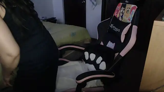 LucifernandaSw online show from 04-28-26, 01:48