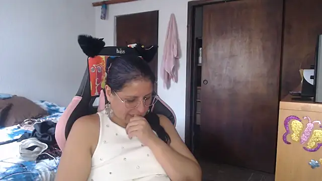 LucifernandaSw online show from 06-11-26, 09:24