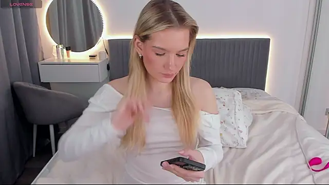 CassieRayss online show from 02-18-25, 12:04