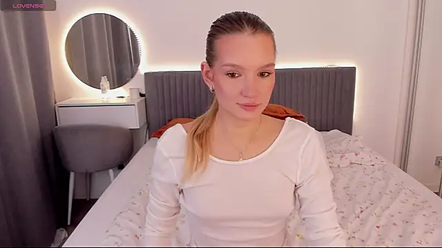 CassieRayss online show from 10-06-25, 02:47