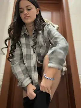 Snapshot of AngelinaTeller chatting on 12-09-24, 05:29 AngelinaTeller online show from 12-09-24, 05:29