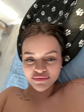 Snapshot of AngelinaTeller chatting on 01-19-25, 02:25 AngelinaTeller online show from 01-19-25, 02:25