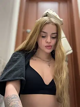 Snapshot of AngelinaTeller chatting on 02-01-25, 04:14 AngelinaTeller online show from 02-01-25, 04:14