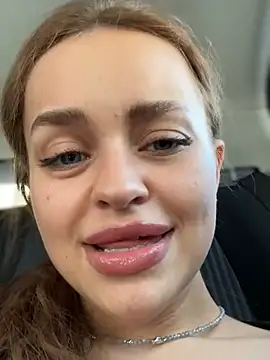 Snapshot of AngelinaTeller chatting on 03-09-25, 05:11 AngelinaTeller online show from 03-09-25, 05:11