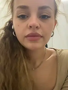 Snapshot of AngelinaTeller chatting on 03-21-25, 02:07 AngelinaTeller online show from 03-21-25, 02:07