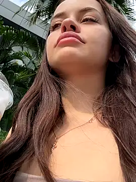 Snapshot of AngelinaTeller chatting on 10-14-25, 01:50 AngelinaTeller online show from 10-14-25, 01:50