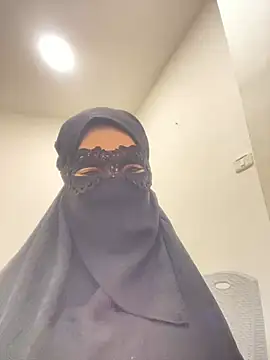 Snapshot of Hijabi_HotGirls chatting on 03-11-25, 11:48 Hijabi HotGirls online show from 03-11-25, 11:48