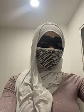 Snapshot of Hijabi_HotGirls chatting on 03-15-25, 02:46 Hijabi HotGirls online show from 03-15-25, 02:46