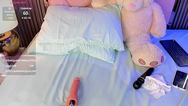 Snapshot of Alisse_Miller chatting on 03-13-25, 08:26 Alisse Miller online show from 03-13-25, 08:26