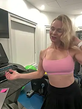 Snapshot of CindyOcean chatting on 12-08-24, 01:24 CindyOcean online show from 12-08-24, 01:24