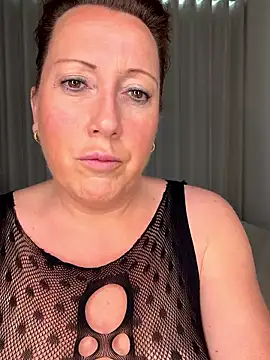 Snapshot of xsexycurvymilf chatting on 03-23-26, 03:05 xsexycurvymilf online show from 03-23-26, 03:05