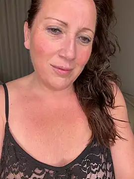 Snapshot of xsexycurvymilf chatting on 04-20-26, 02:31 xsexycurvymilf online show from 04-20-26, 02:31
