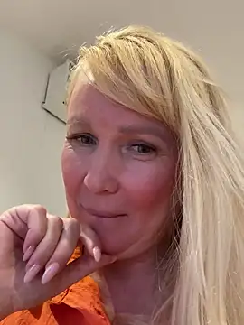 EmmaInLove23 online show from 02-18-25, 08:49