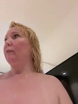 EmmaInLove23 online show from 02-18-25, 11:55