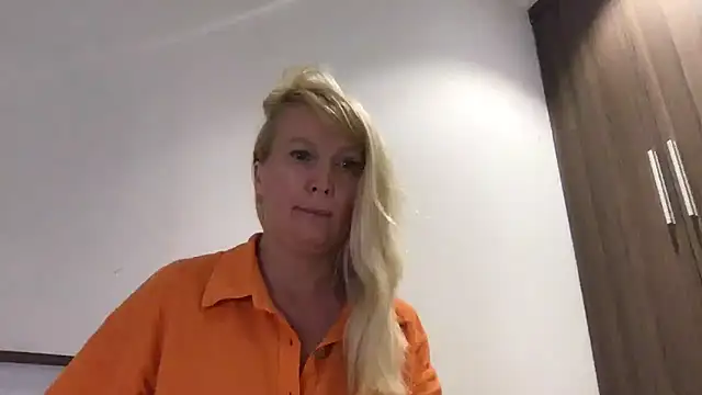 EmmaInLove23 online show from 02-22-25, 10:07