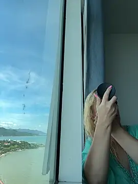 EmmaInLove23 online show from 10-23-25, 02:11