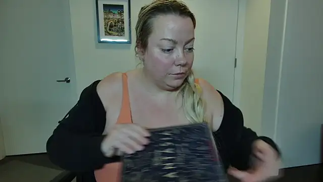 Snapshot of Beauty4AGent chatting on 10-02-25, 01:56 Beauty4AGent online show from 10-02-25, 01:56