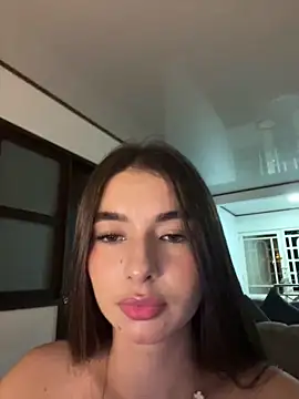 Coralinee 01 online show from 05-09-26, 12:49